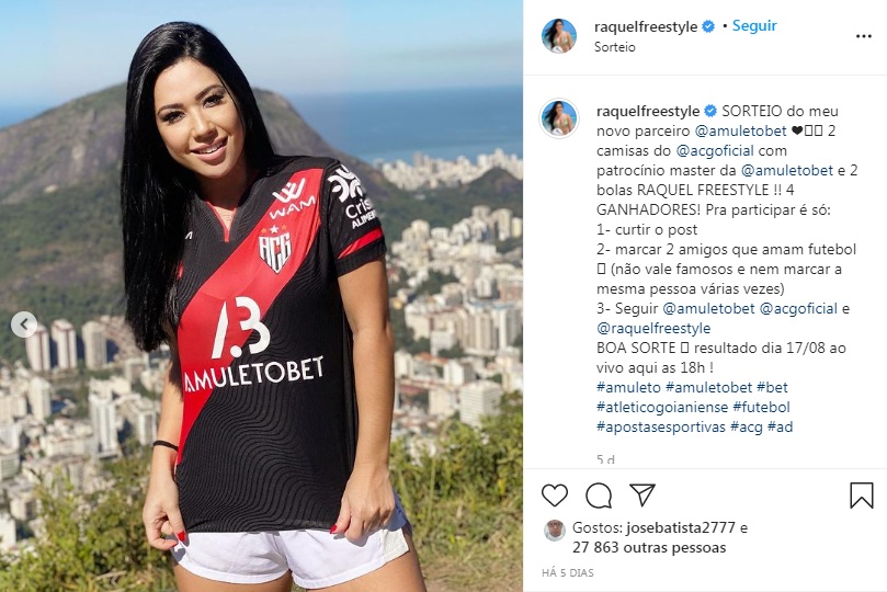 Raquel Freestyle inicia parceria com Amuletobet com sorteio de camisas do Atlético-GO