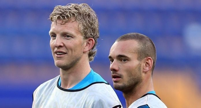 Dirk-Kuyt-and-Wesley-Sneijder-are-interrogated-by-the-police-in-case-of-illegal-betting.jpg