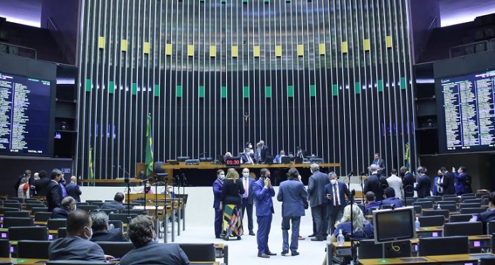 Presidente da Câmara, Arthur Lira negocia com bancada evangélica votação de proposta de liberação dos jogos no Brasil
