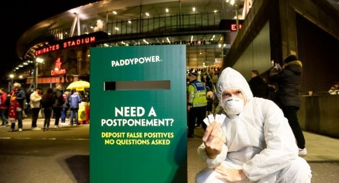 Paddy-Power-plays-with-Liverpool-FC-putting-the-false-positive-box-out-of-stage-in-his-last-game.jpg