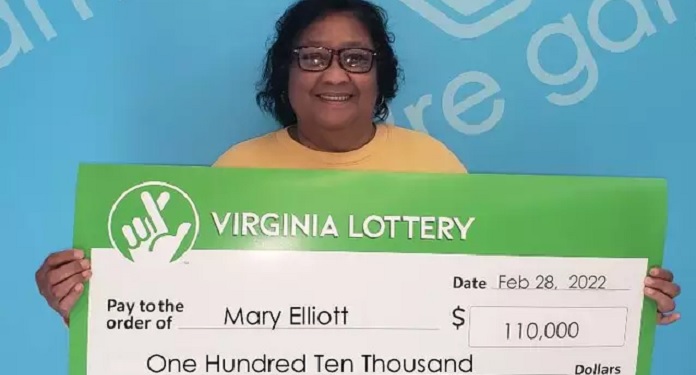 Americana quase perde prêmio da loteria depois de descartar bilhete no lixo