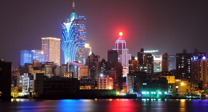 Macau recebe alerta sobre crescimento a longo prazo à medida que o jogo encara nova regulamentação