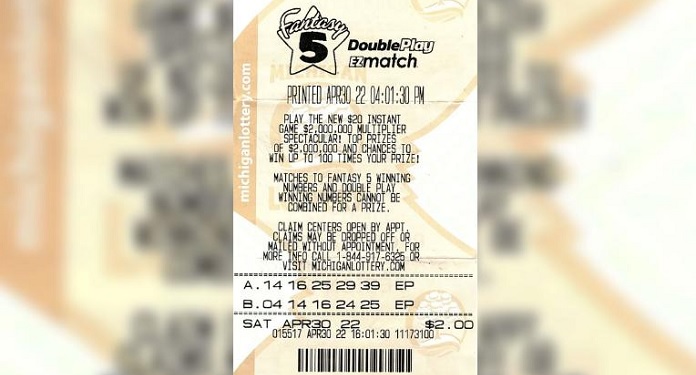 Americano acha bilhete de loteria de US$ 200 mil esquecido em sua carteira
