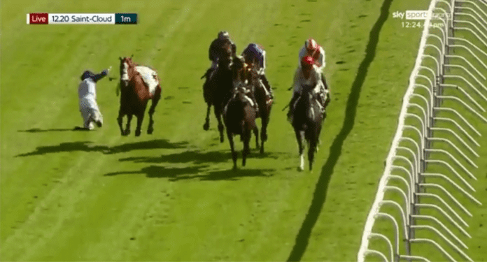 Jockey-is-knocked-by-rival-and-crashes-during-horse-race-2.png
