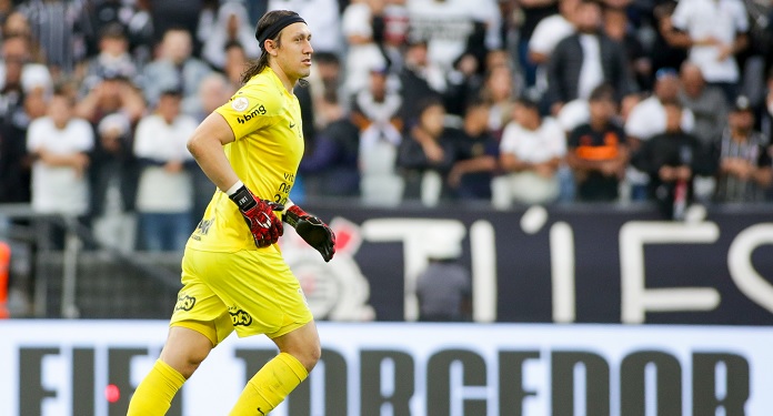 O melhor goleiro do Corinthians 2023, ao seu lado está Cássio nessa fo