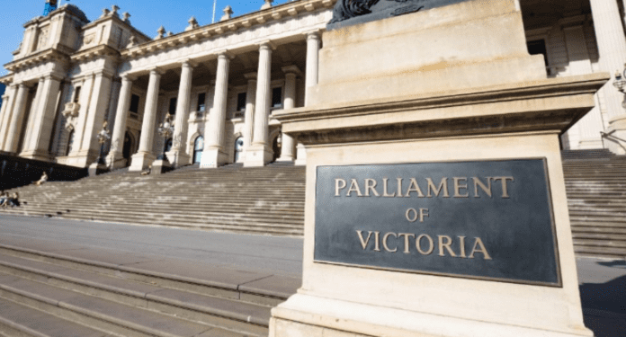 Comite-Parlamentar-Vitoriano-na-Australia-recomenda-proibicao-de-anuncios-de-jogos-online-em-horario-nobre