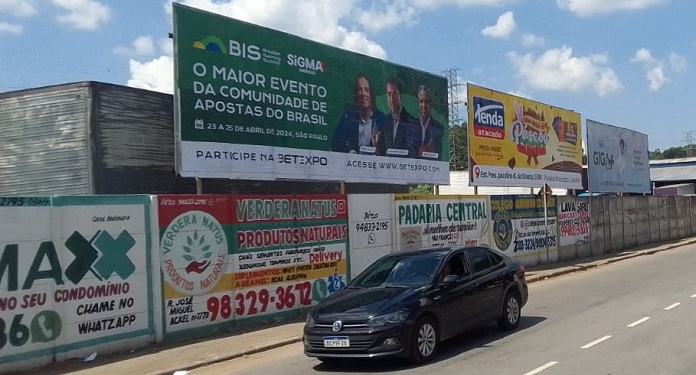Campaña publicitaria BiS 2024 con vallas publicitarias en varias ciudades brasileñas