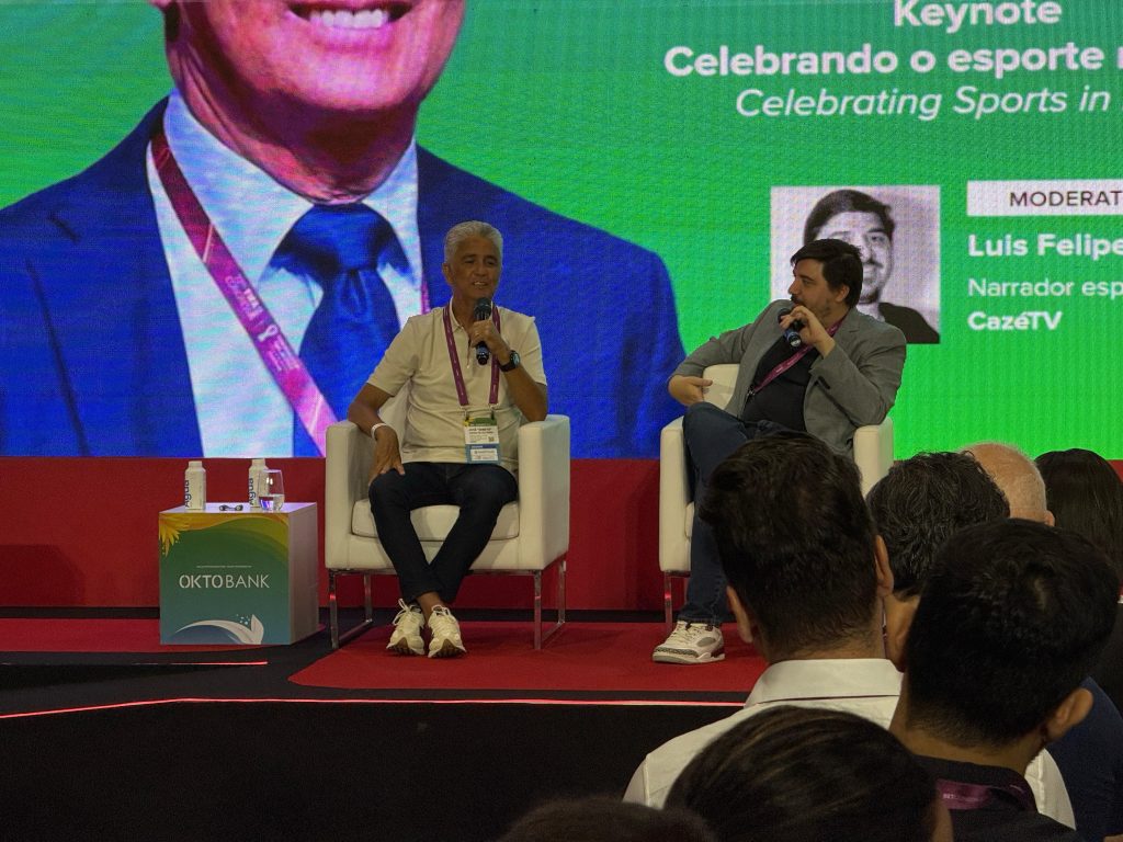 The former striker of the Brazilian team and the narrator of CazéTV in a panel celebrating sport in Brazil