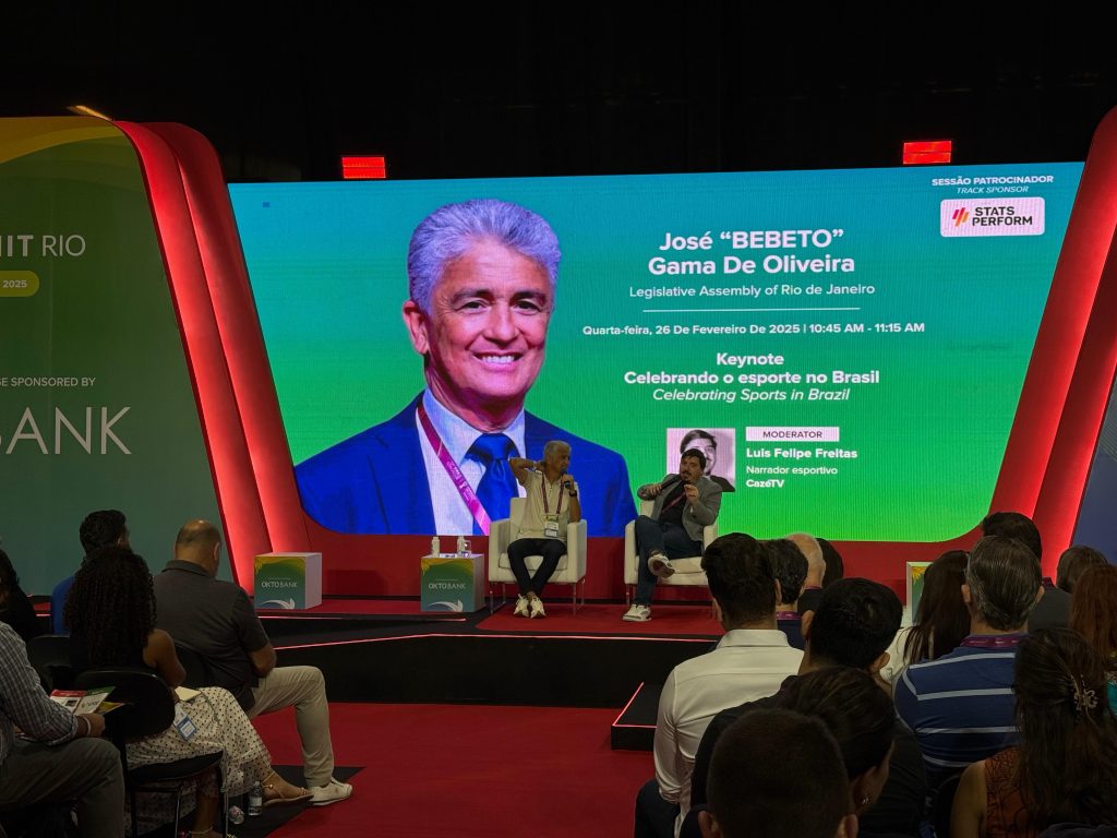 Former football player and current state deputy of Rio de Janeiro, Bebeto was in one of the first actions of the day