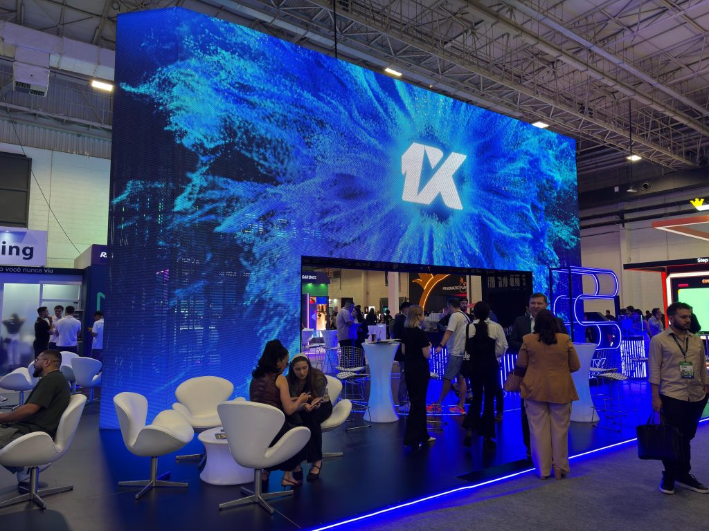 Structure used by 1x during the convention