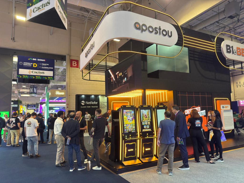  Stand occupied by Apostou