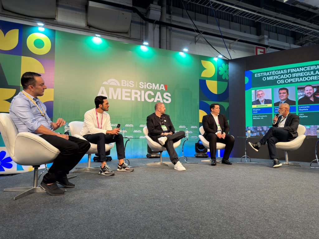 Participants: Magnho José (Editor and President - BNLData – IJL), Leonardo Baptista (CEO - Pay4Fun), Fred Justo (General Coordinator of Money Laundering and Related Monitoring - Ministry of Finance), Ricardo Brito (LexisNexis Risk Solutions) and Marco Túlio (CEO Grupo Ana Gaming)