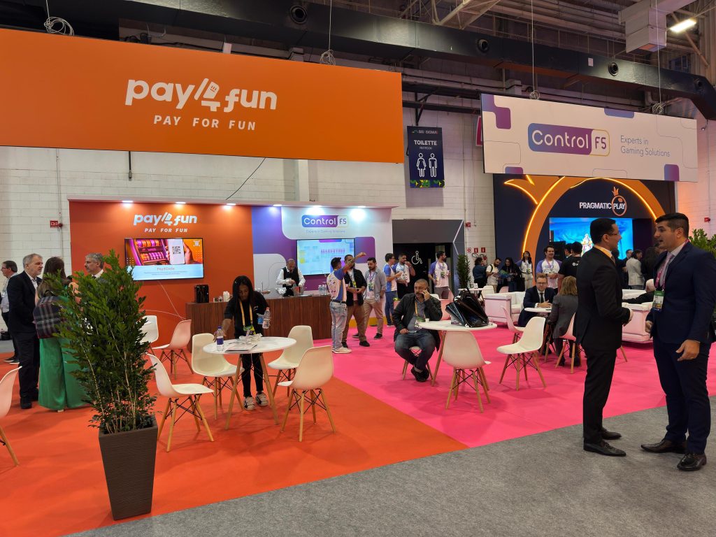 Companies side by side at the event in São Paulo