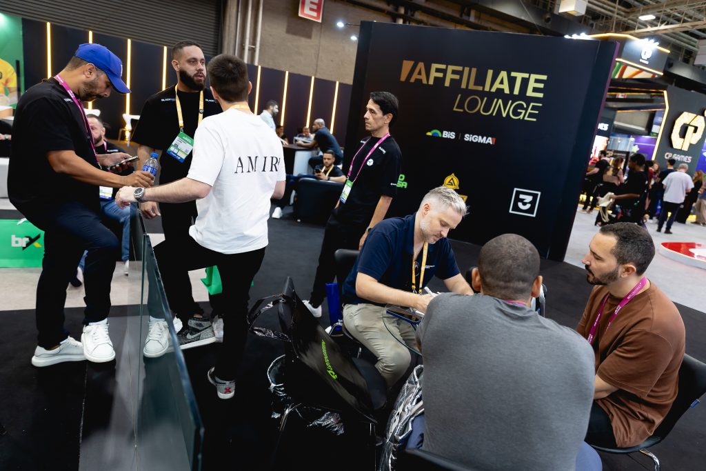 The venue allowed for an intense exchange of information and experience among the public.