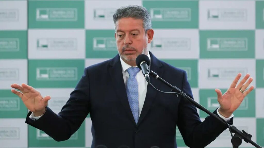 Arthur-Lira-cogita-elevar-impostos-sobre-bets-para-bancar-isencao-do-IR-ate-R-5-mil.