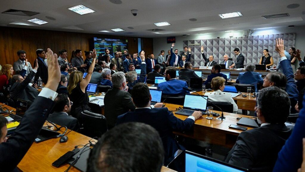 Comissão mista aprova MP para compensar IOF e retira do texto aumento de tributação das casas de apostas