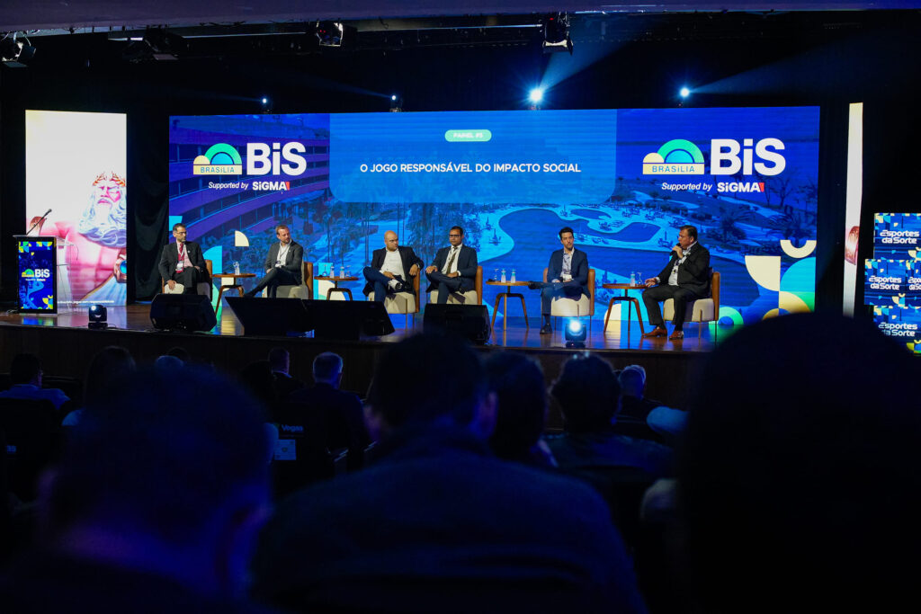 A large audience followed the debate on best practices for conscious gaming
