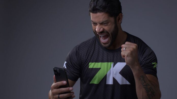 Hulk-atinge-500-gols-e-recebe-homenagem-da-patrocinadora-7K