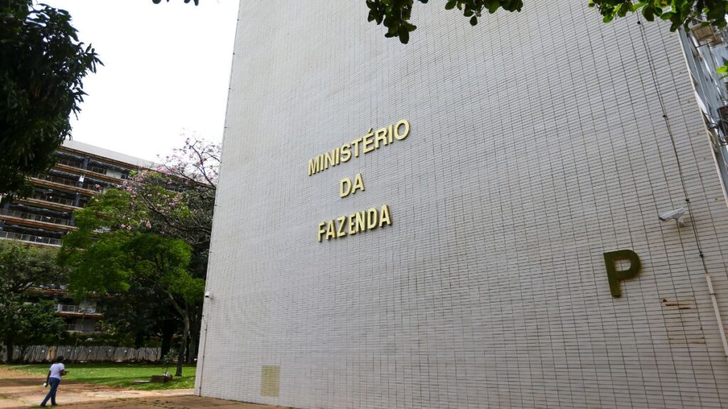 Fazenda-abre-consulta-publica-sobre-exigencias-para-fornecedores-de-bets-no-Brasil