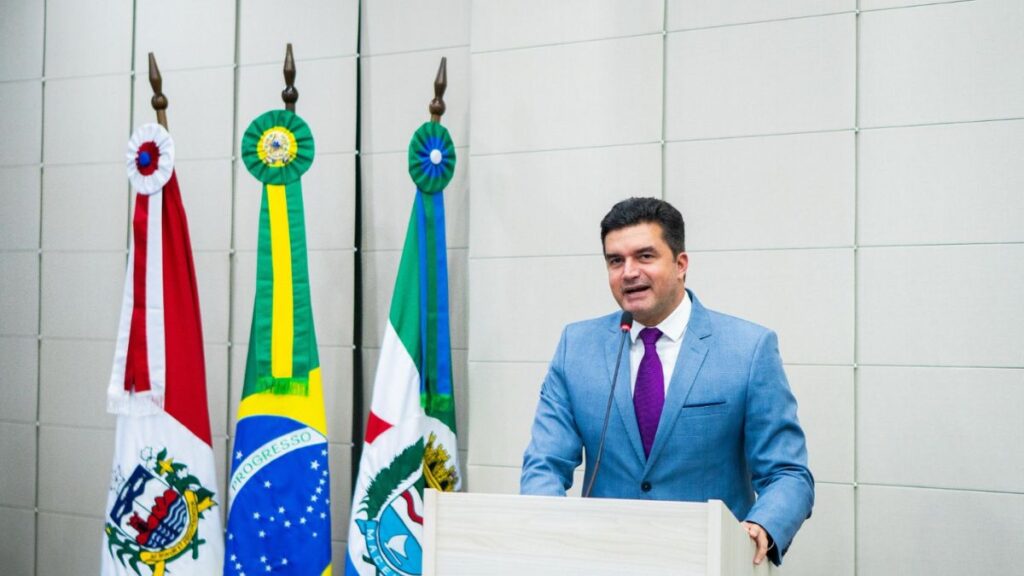 Vereador-formaliza-projeto-para-proibir-publicidade-de-apostas-em-vias-publicas-de-Maceio