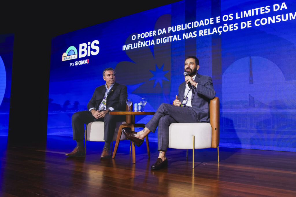 The 2nd debate focused on the "power of advertising and the limits of digital influence on consumer relations"